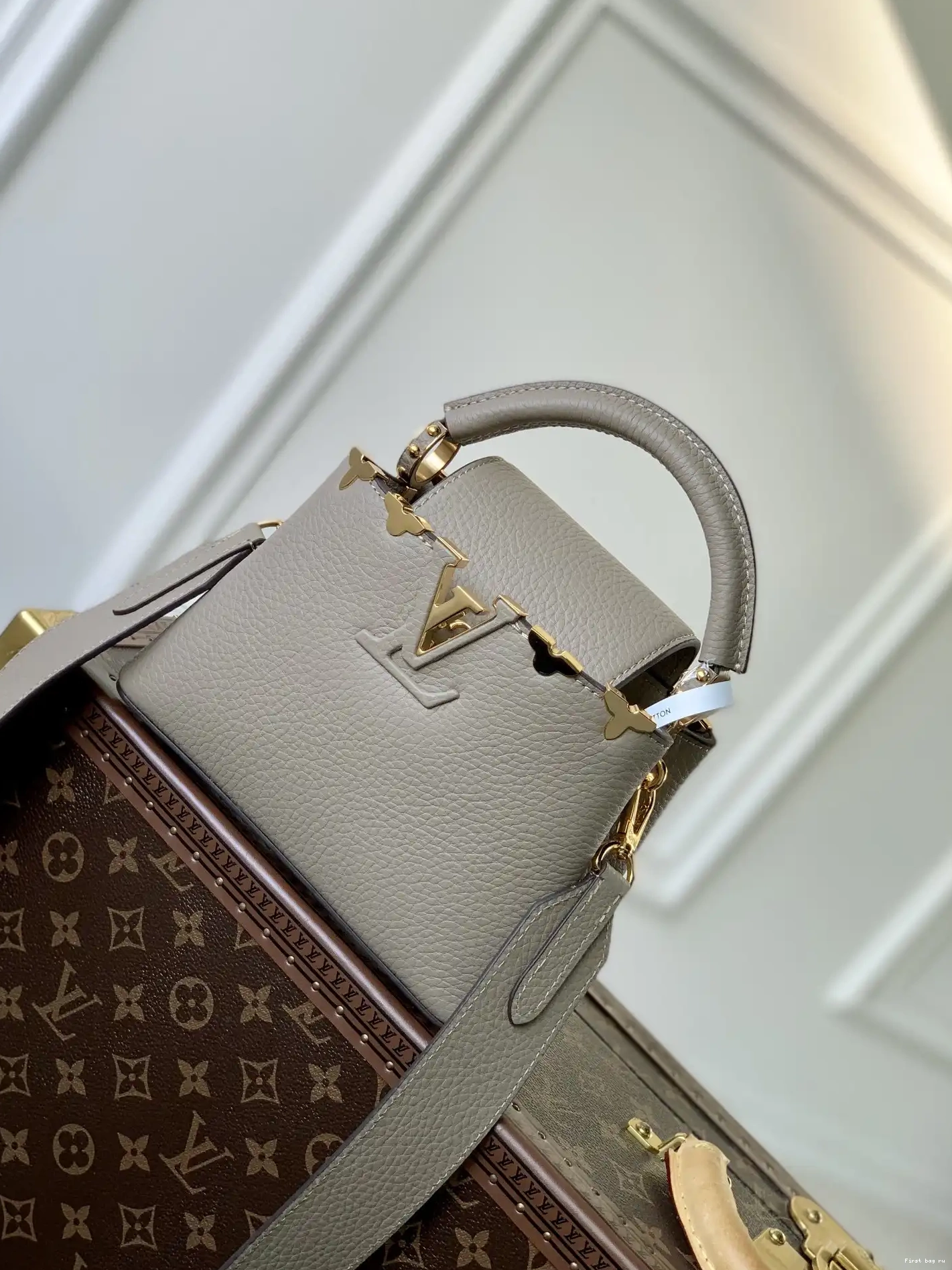 First bag ru MINI VUITTON CAPUCINES LOUIS 0705
